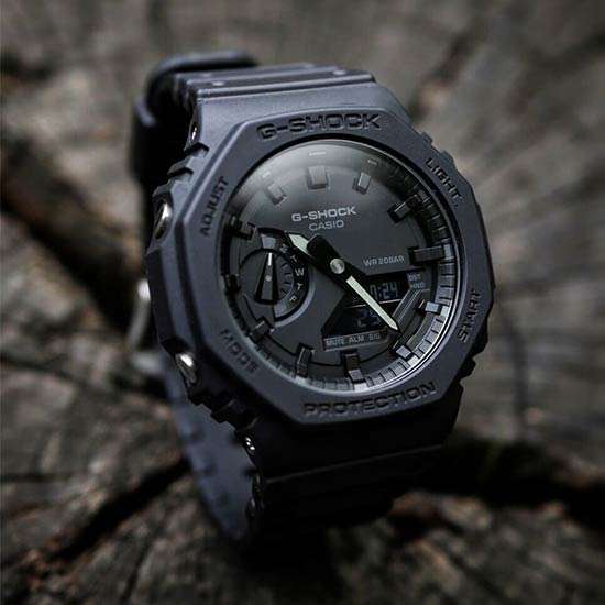 Carbon Core Guard structure Ever since the first DW-5000C went on sale back in 1983, G-SHOCK has continued to push the limits of timekeeping toughness while creating new and original designs. 