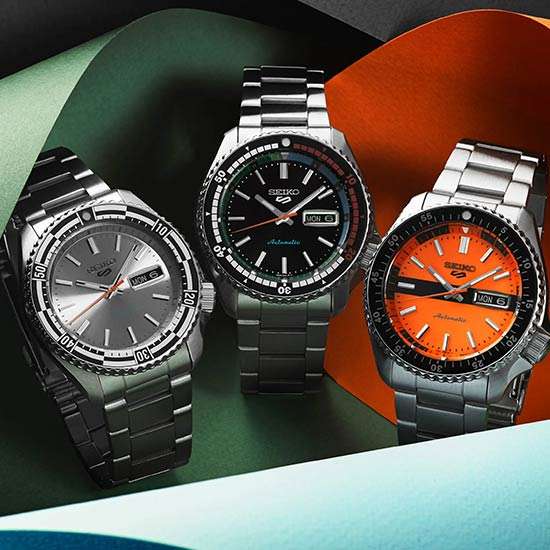 The Seiko 5 Sports Series SKX Sports Style, with the model number SRPK11K1, boasts a 4R36 calibre, manual winding movement, and day-date features. Encased in steel, the round case has a diameter of 42.5 mm, a thickness of 13.4 mm, and is complemented by a unidirectional rotating bezel.